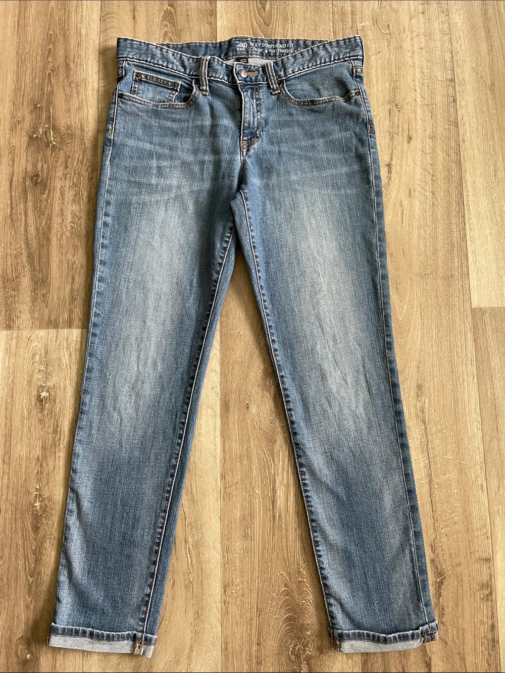 GAP Sexy Boyfriend Fit Light/Medium Wash Denim Jeans 6/28